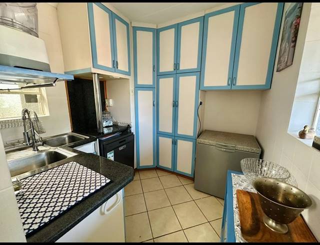 6 BEDROOM HOUSE FOR SALE IN BRACKENHURST